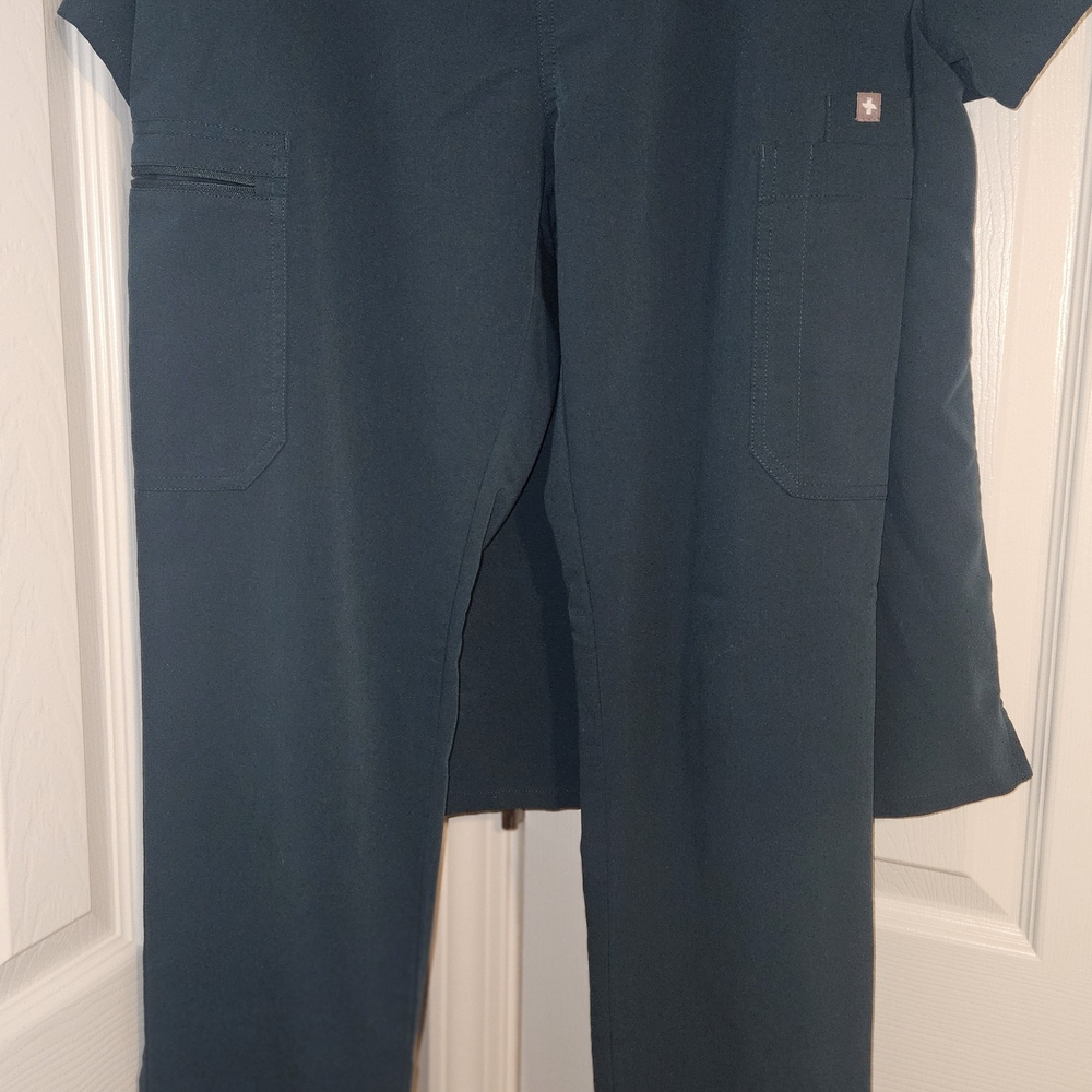 Figs Scrub Set - image 2